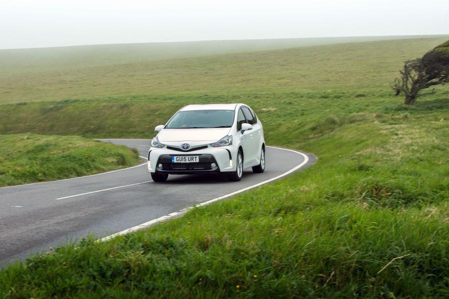  Toyota Prius + 2015 года  (UK) (фото 6 из 25)